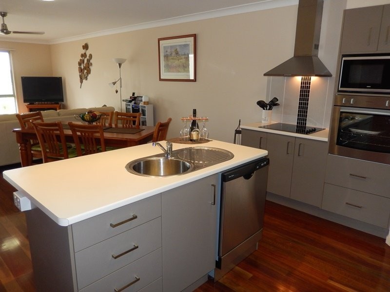 Unit 1 47 Braeside Rd, Bundamba QLD 4304