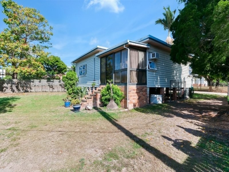 6 Endeavour Road, Riverview QLD 4303