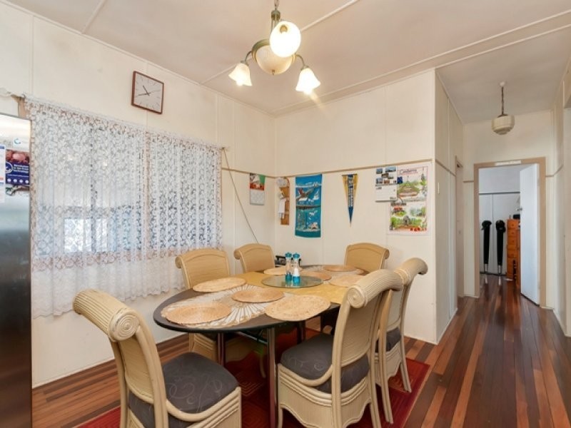 6 Endeavour Road, Riverview QLD 4303