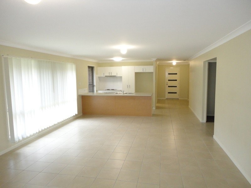 12 Burswood Close, Wulkuraka QLD 4305