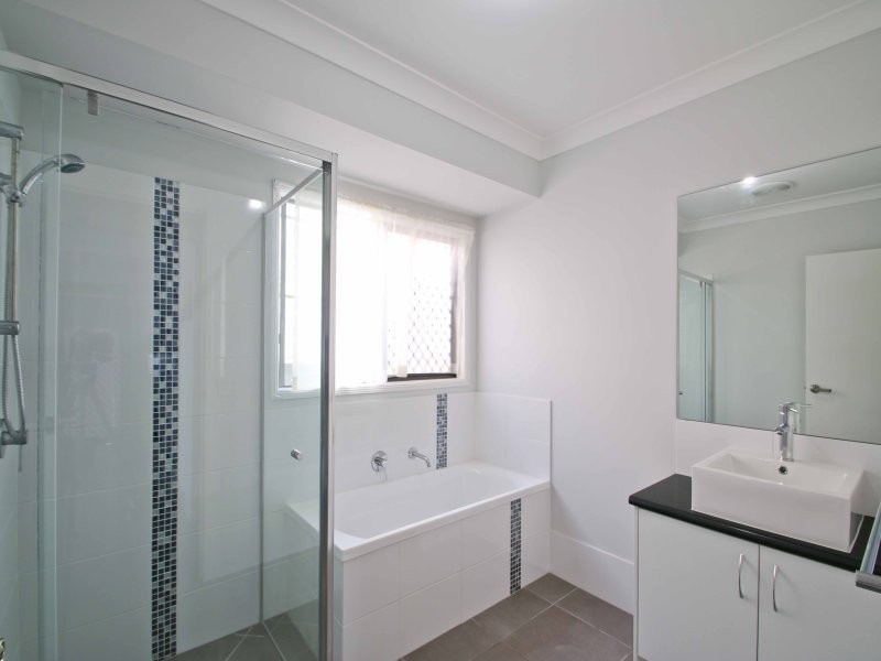 8 Boronia Street, Deebing Heights QLD 4306