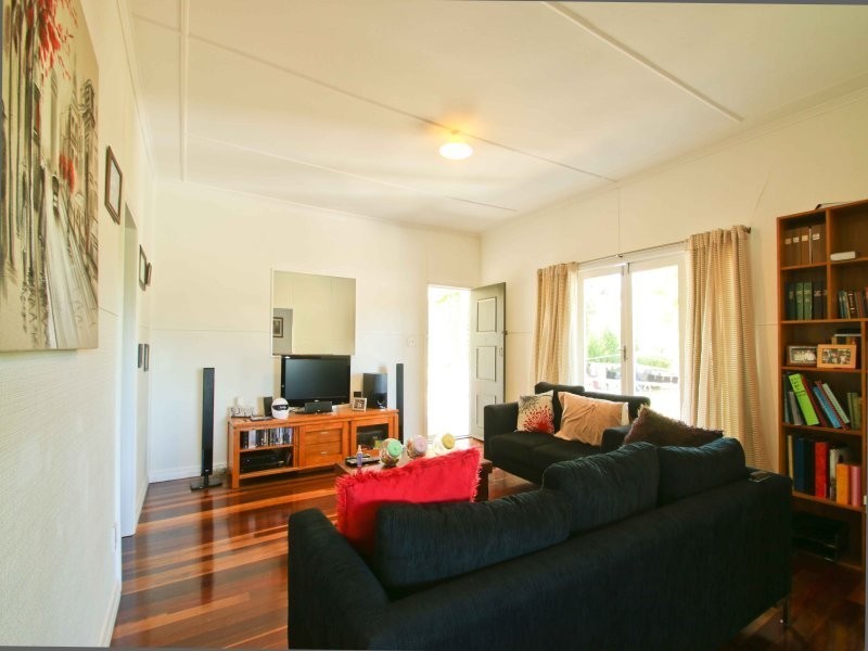 11 Gilliver Street, Eastern Heights QLD 4305