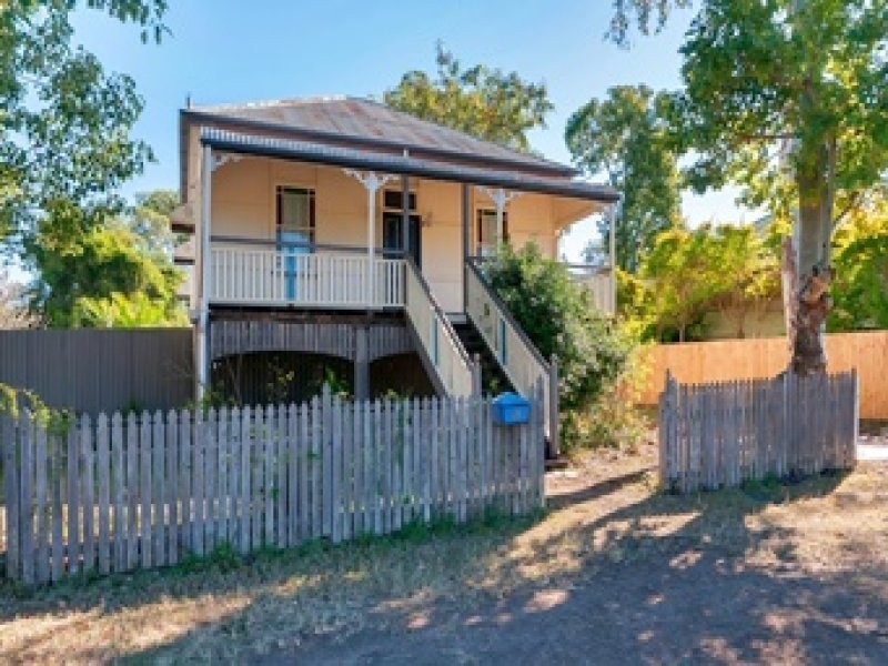 12 Bowen Street, Woodend QLD 4305