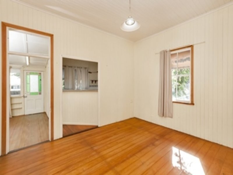 12 Bowen Street, Woodend QLD 4305