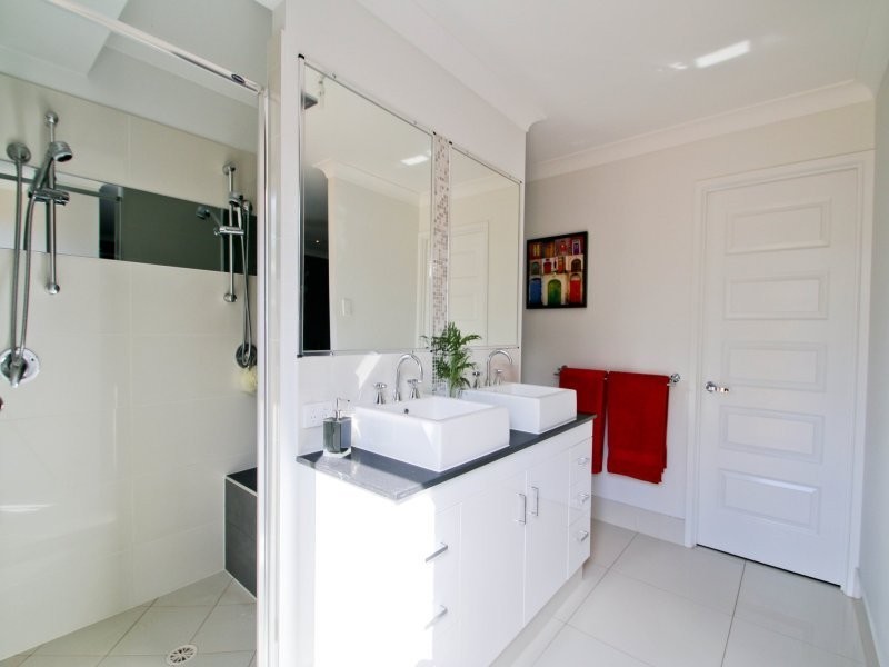 20 Essex Court, Mount Hallen QLD 4312