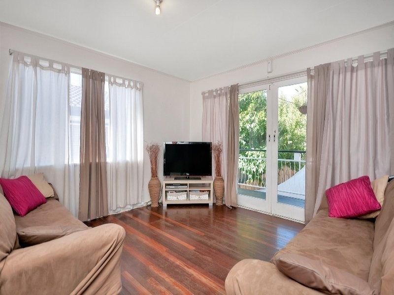 16 Farr Street, East Ipswich QLD 4305