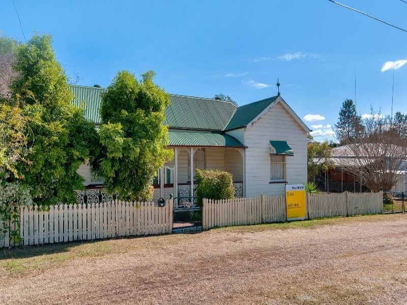 4 Lion Street, Ipswich QLD 4305