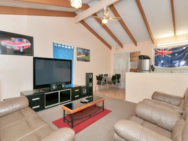 38 Phyllis Street, Eastern Heights QLD 4305