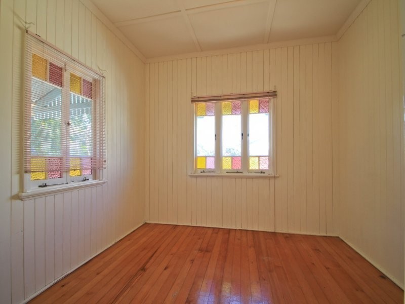 110 Blackstone Road, Silkstone QLD 4304