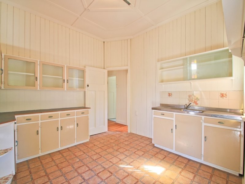 110 Blackstone Road, Silkstone QLD 4304