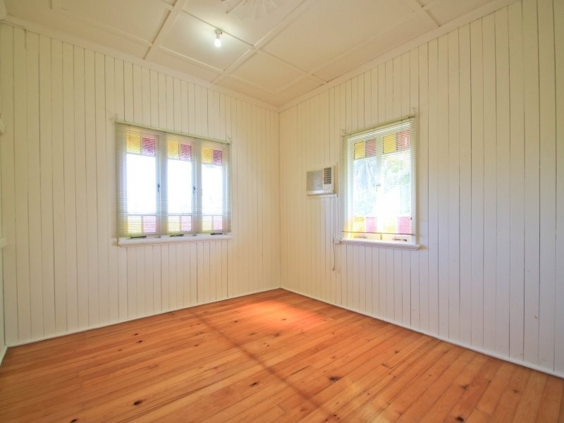 110 Blackstone Road, Silkstone QLD 4304