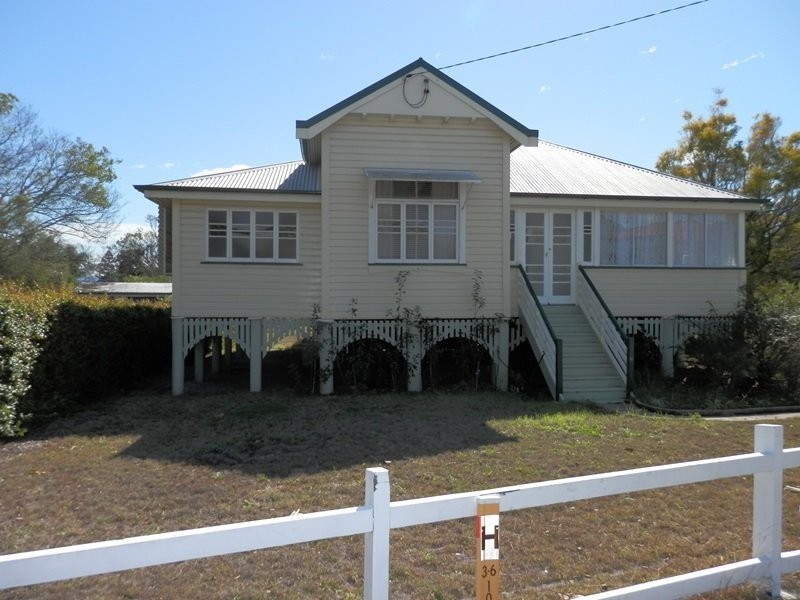 16 Railway Street, East Ipswich QLD 4305