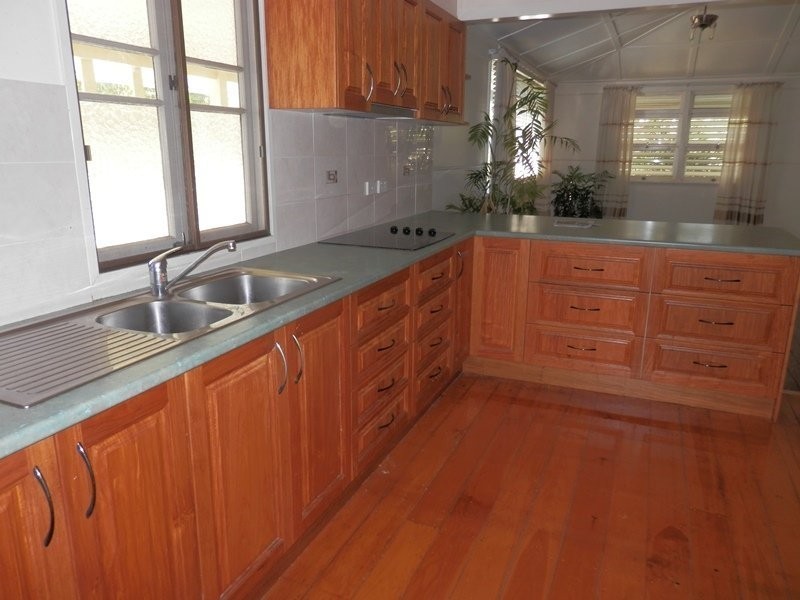 16 Railway Street, East Ipswich QLD 4305