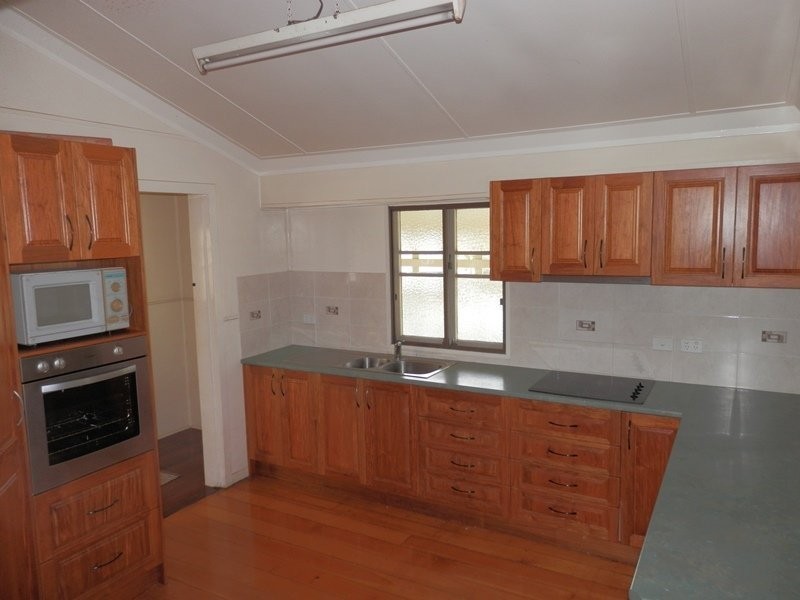 16 Railway Street, East Ipswich QLD 4305