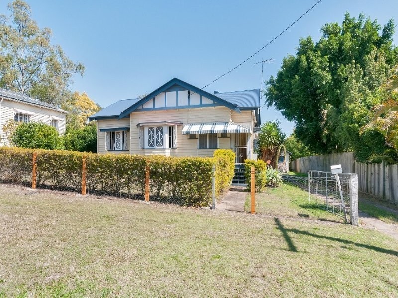 17 Hamilton Street, Booval QLD 4304