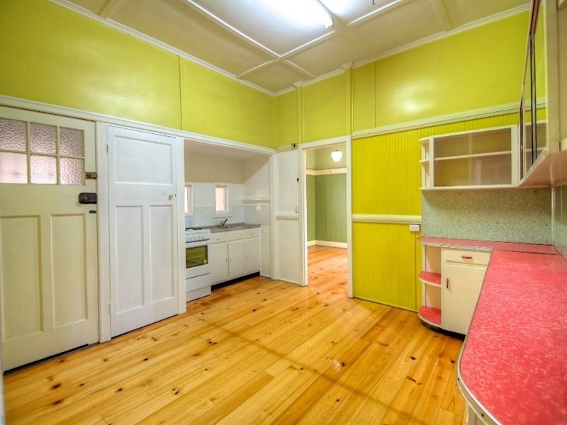 17 Hamilton Street, Booval QLD 4304