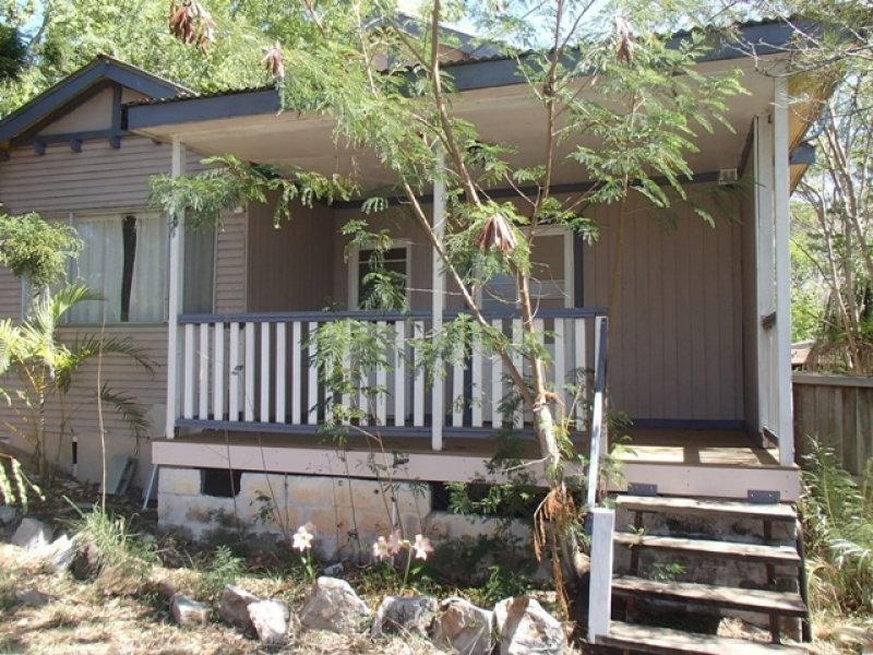 17 Thomas Street, Blackstone QLD 4304