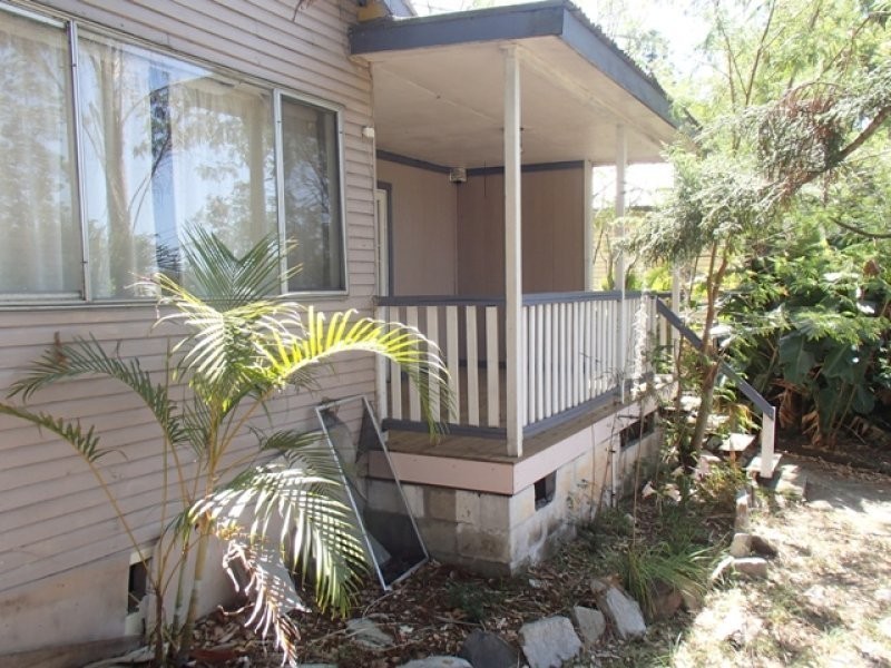 17 Thomas Street, Blackstone QLD 4304