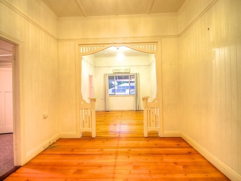 34 Macquarie Street, Silkstone QLD 4304
