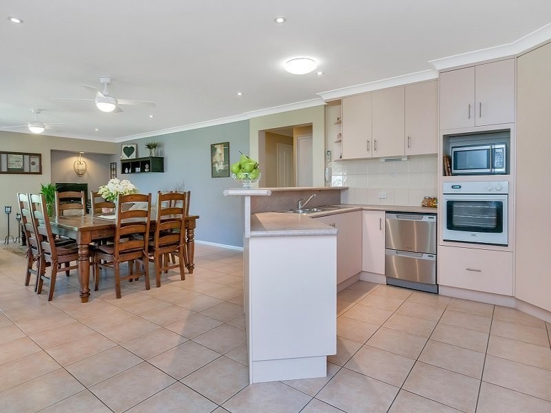 82 Jacana Crescent, Flinders View QLD 4305