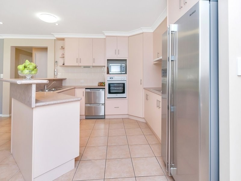 82 Jacana Crescent, Flinders View QLD 4305