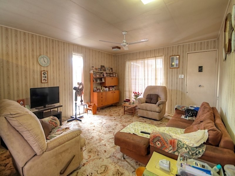 12 Loveanius Street, Silkstone QLD 4304