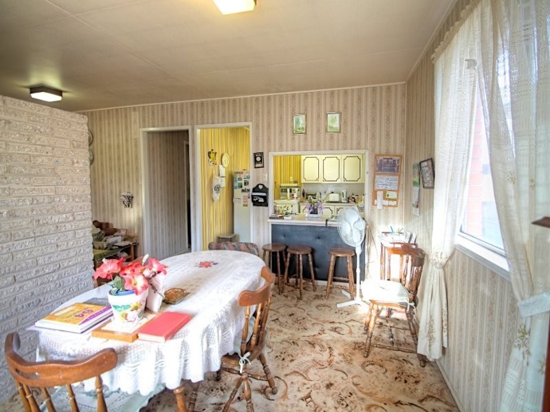 12 Loveanius Street, Silkstone QLD 4304