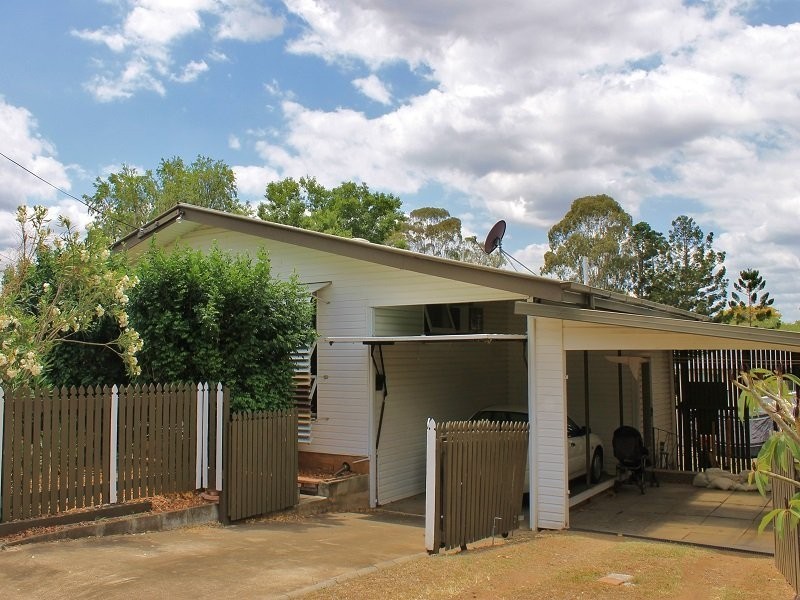 17 Leslie Street, East Ipswich QLD 4305