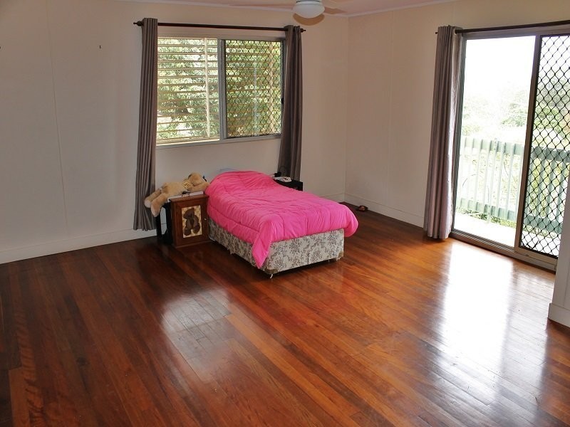 25 High Street, Blackstone QLD 4304