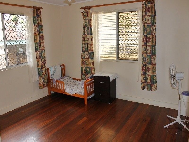 25 High Street, Blackstone QLD 4304