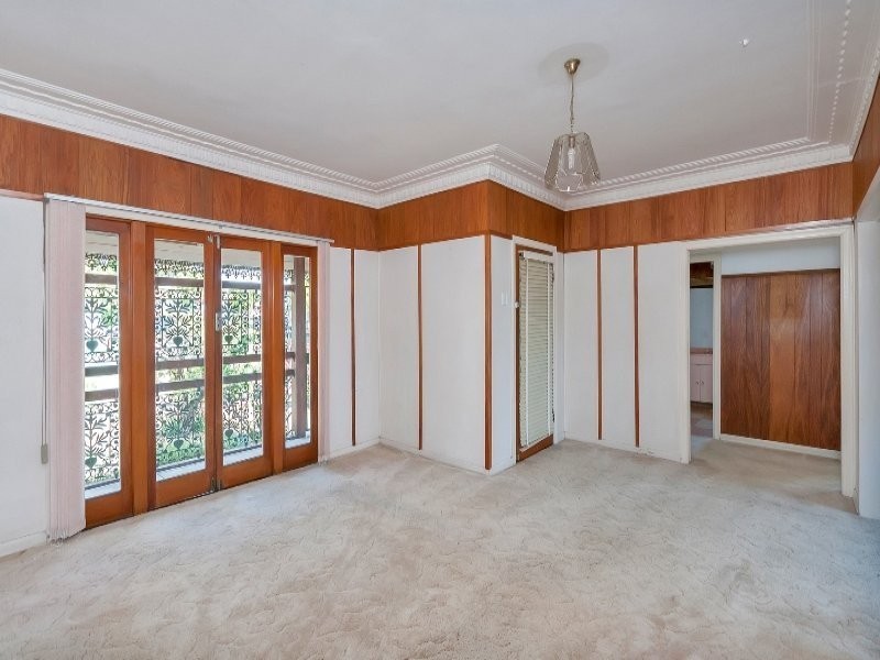 54 Lusitania Street, Newtown QLD 4305