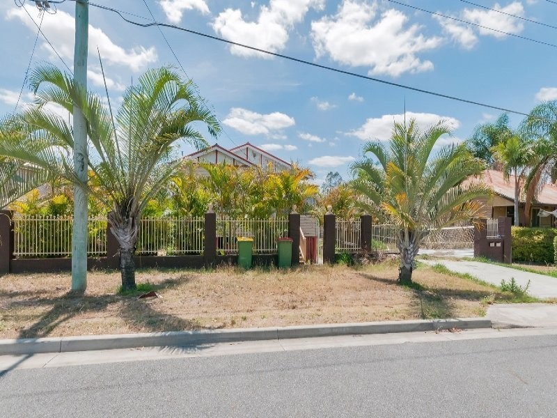 14 Edward Street, One Mile QLD 4305