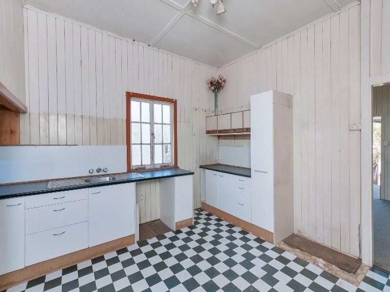 14 Edward Street, One Mile QLD 4305