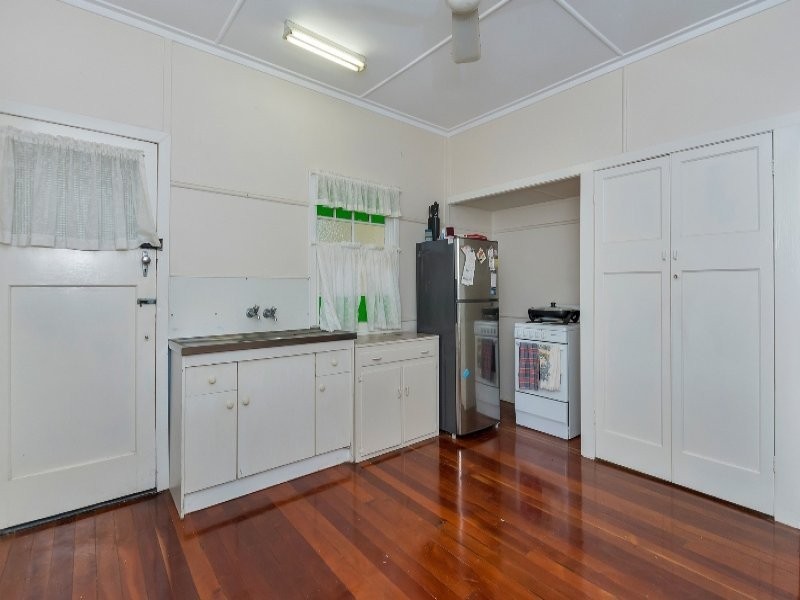 7 Lusitania Street, Newtown QLD 4305