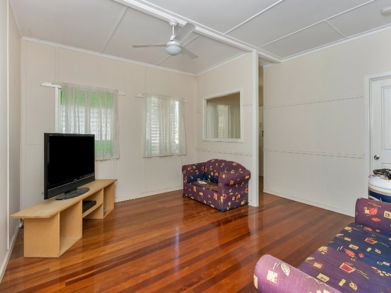 7 Lusitania Street, Newtown QLD 4305