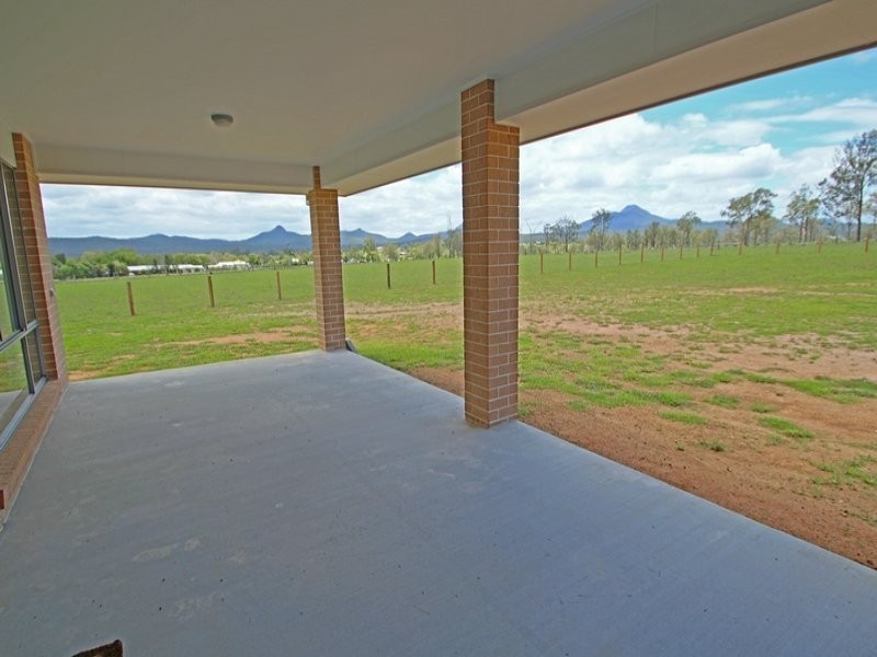 74 Flinders Street, Peak Crossing QLD 4306