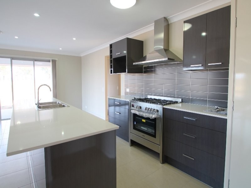 74 Flinders Street, Peak Crossing QLD 4306