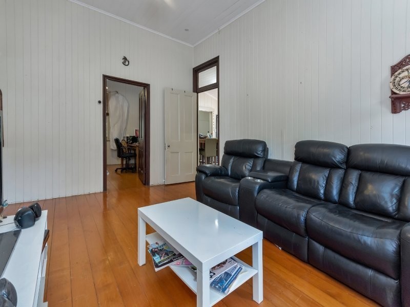 4 Woodend Road, Sadliers Crossing QLD 4305