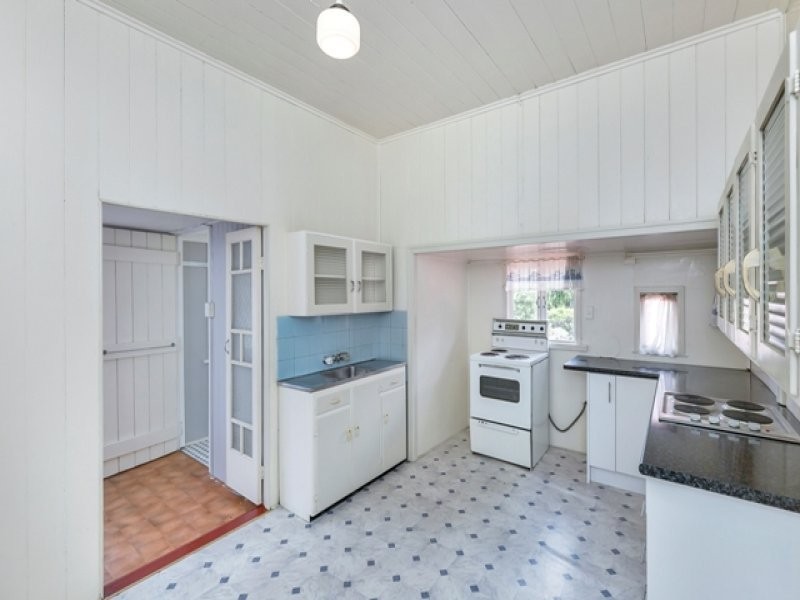 6 George Street, Blackstone QLD 4304