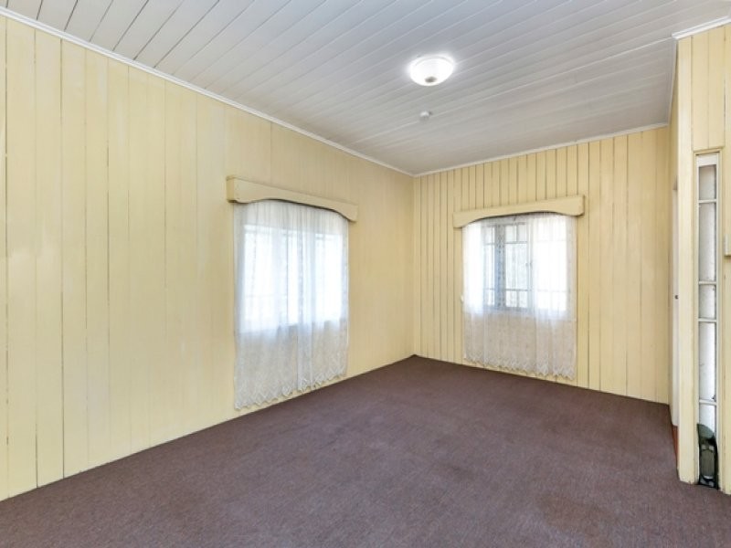 6 George Street, Blackstone QLD 4304