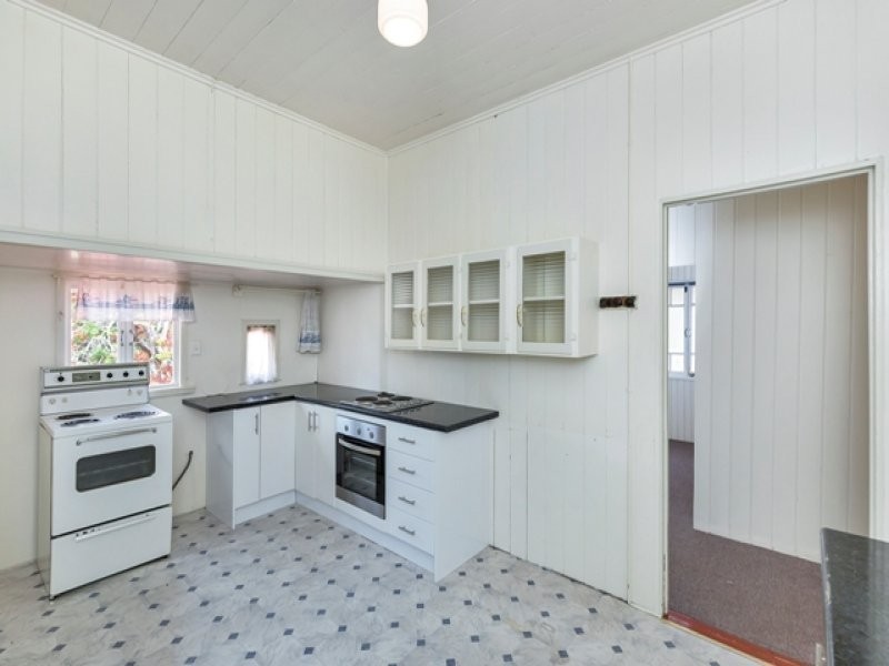 6 George Street, Blackstone QLD 4304