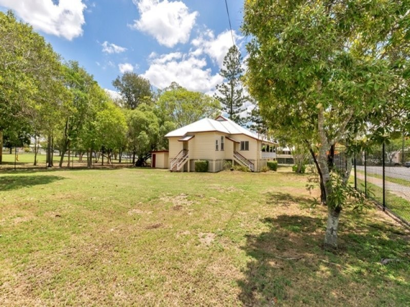 95 Glebe Road, Silkstone QLD 4304