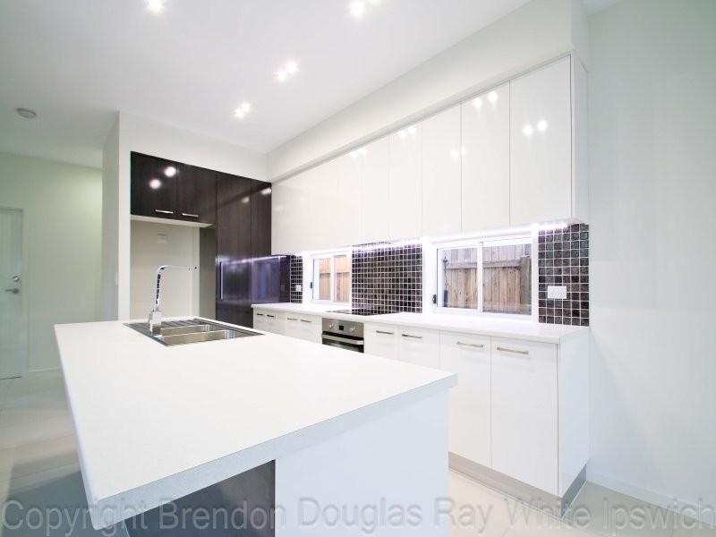 6b Willow Road West, Redbank Plains QLD 4301
