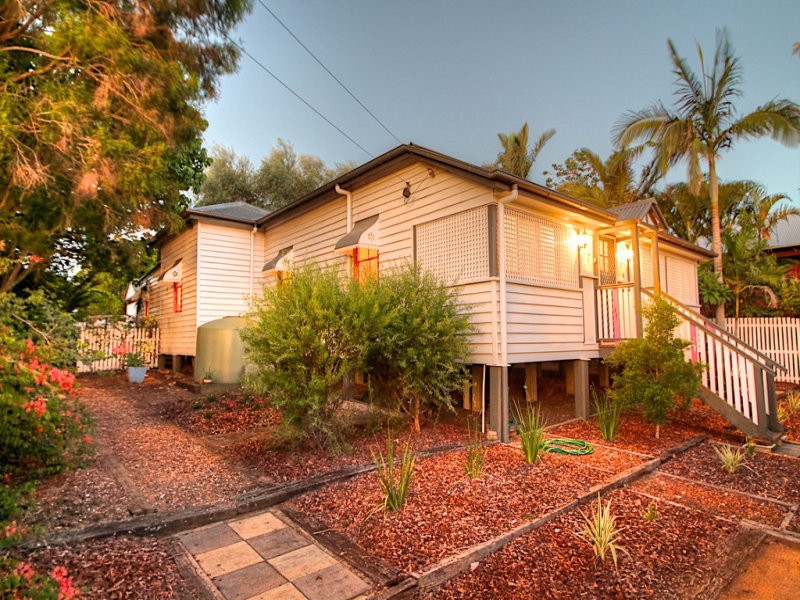 106 Blackstone Road, Silkstone QLD 4304