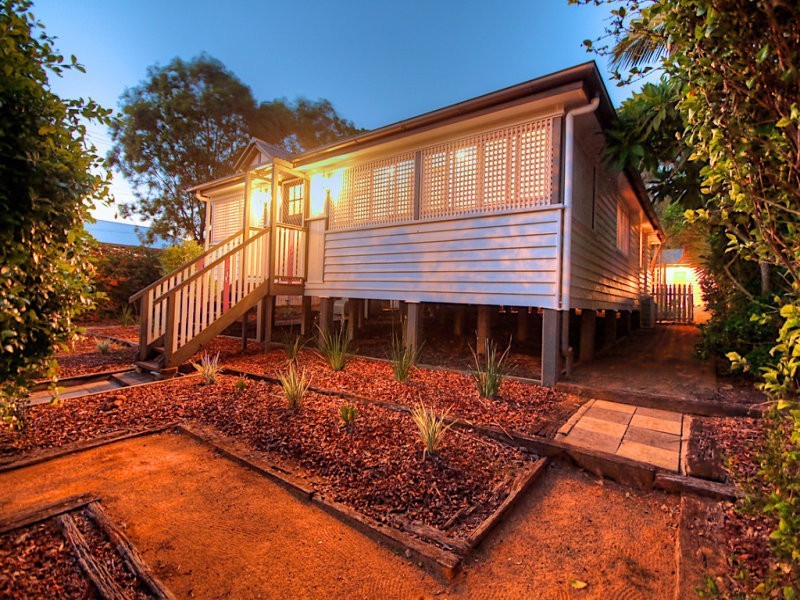 106 Blackstone Road, Silkstone QLD 4304