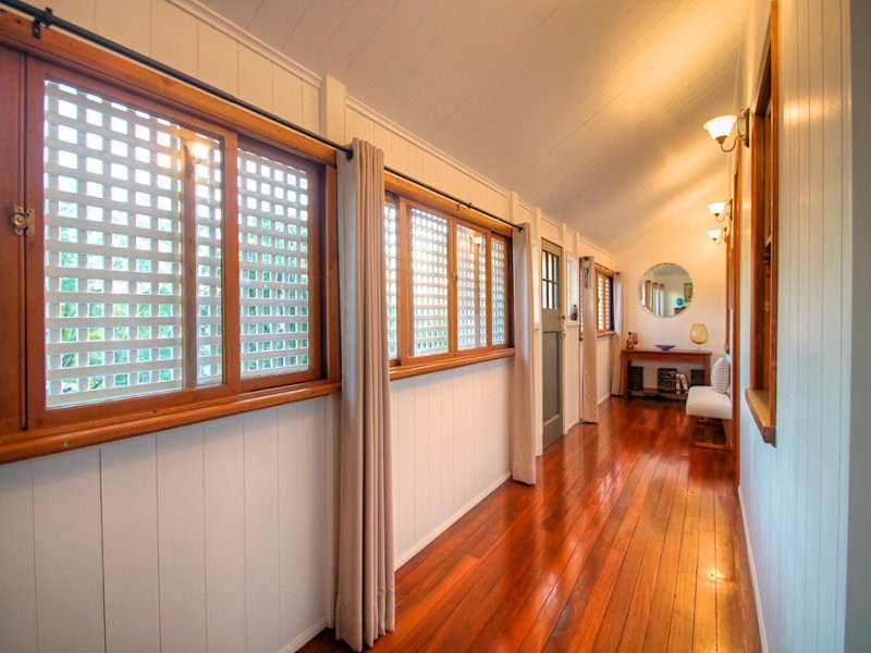 106 Blackstone Road, Silkstone QLD 4304