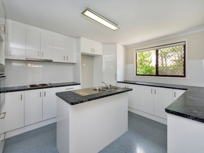 7 Creston Street, Raceview QLD 4305