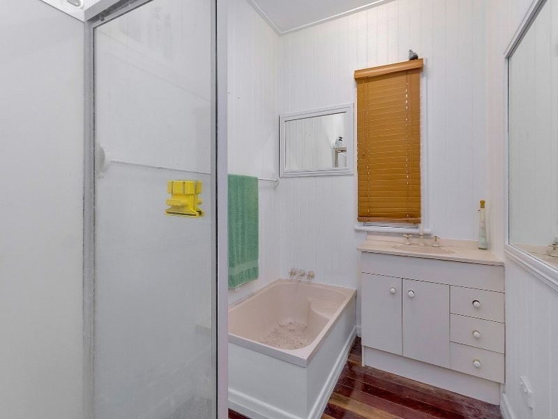 161 Blackstone Road, Silkstone QLD 4304