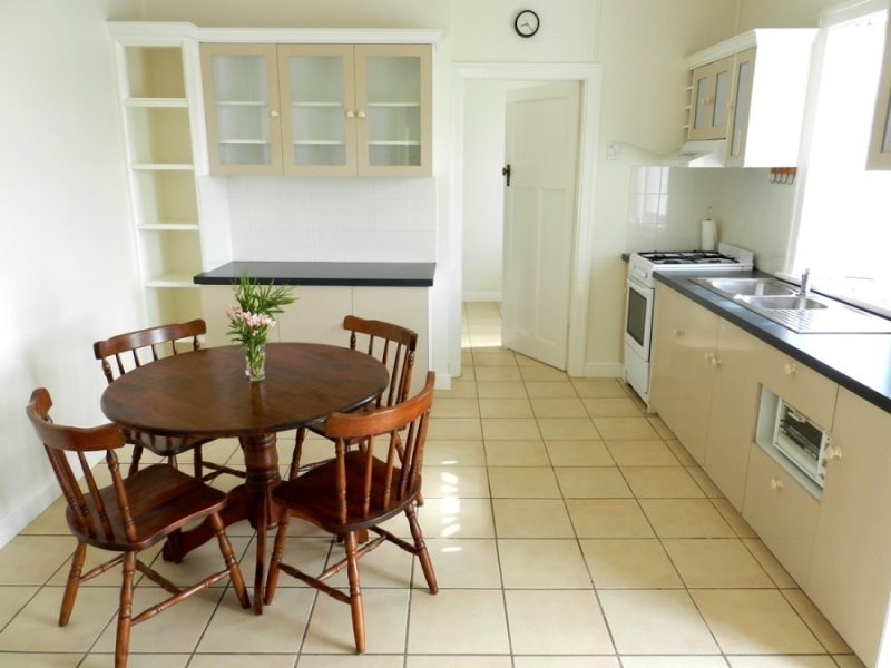 10 Tower Street, Eastern Heights QLD 4305