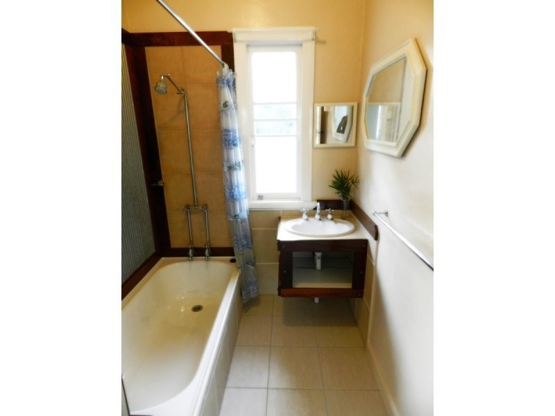 10 Tower Street, Eastern Heights QLD 4305